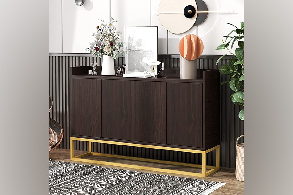 Бюфет с ефектни крака