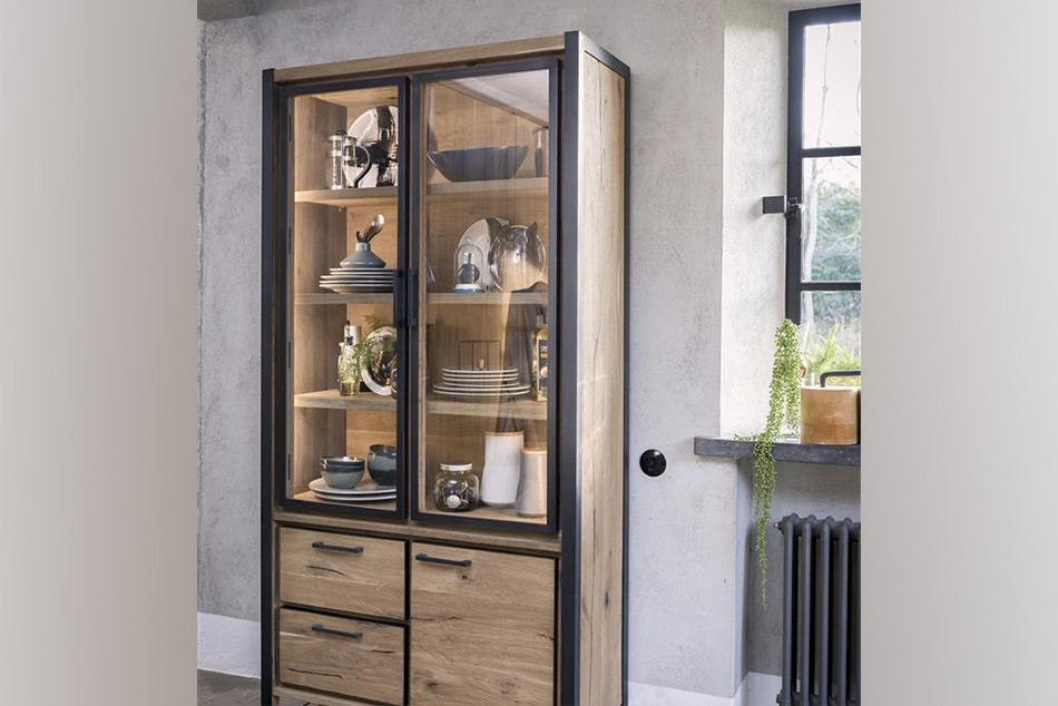 Бюфет с вградено осветление